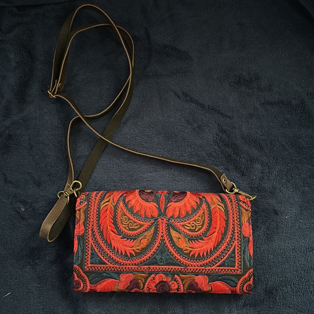 Embroidered Purse - Picture 4 of 4